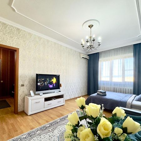 Gagarin One Bedroom Apartment Алма Ата Екстериор снимка