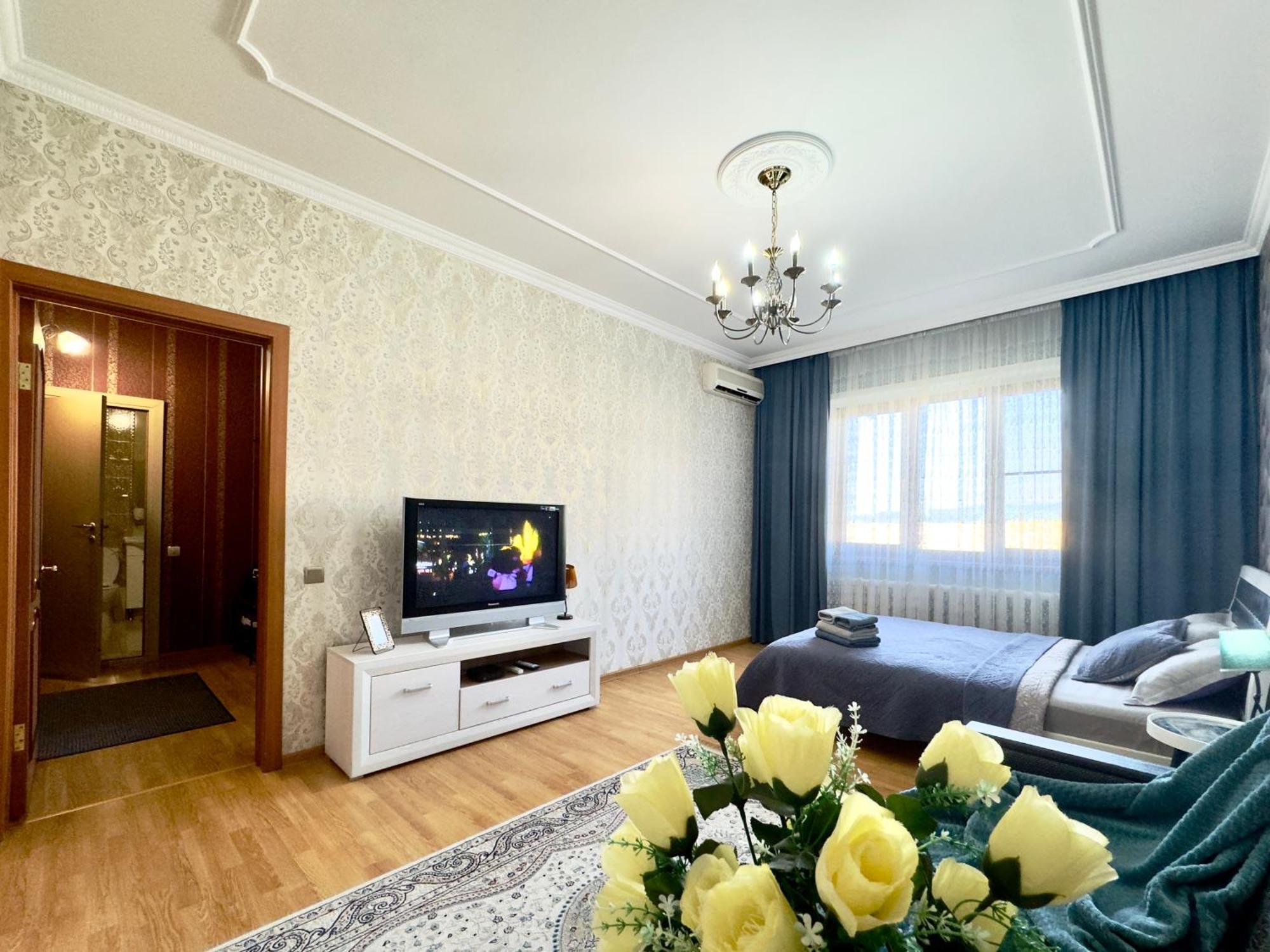 Gagarin One Bedroom Apartment Алма Ата Екстериор снимка